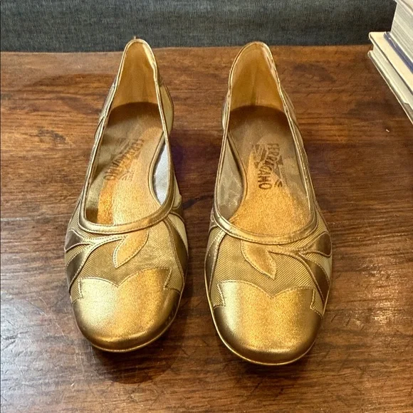 Salvatore Ferragamo Gold Flats - Picture 4 of 8